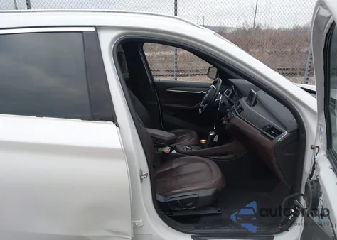 2017 BMW X1 xDrive28I z USA, uszkodzony, nr VIN WBXHT3C31H5F81871